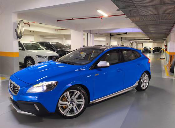 VOLVO V40 2.0 T5 CROSS COUNTRY AWD TURBO GASOLINA 4P AUTOMÁTICO